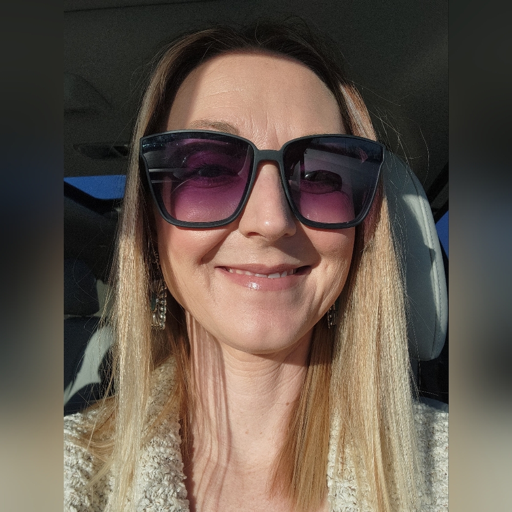 Meet your Posher, Elyse